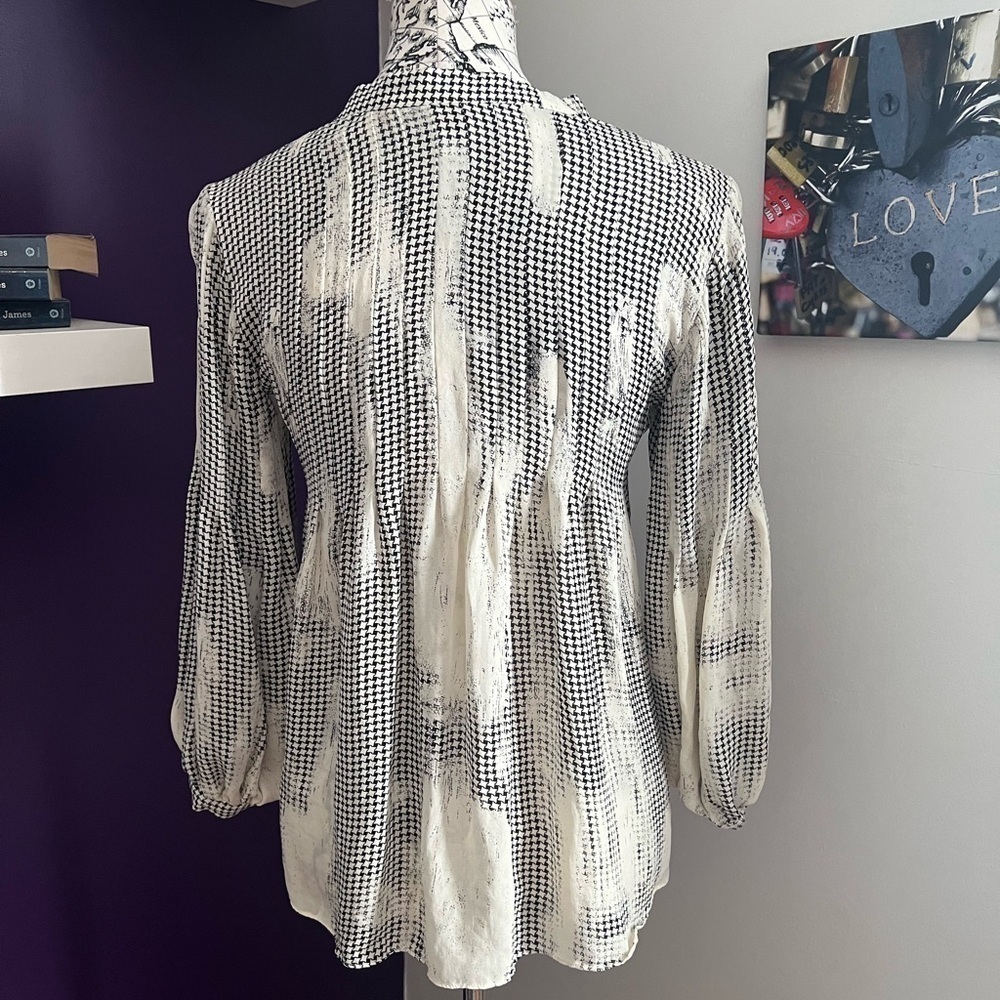 7 for $30 Parker Long Sleeve Blouse - Picture 6 of 8
